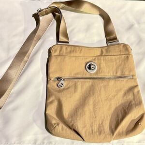 BAGGALLINI Classic Hanover Medium Crossbody Bag, Tan